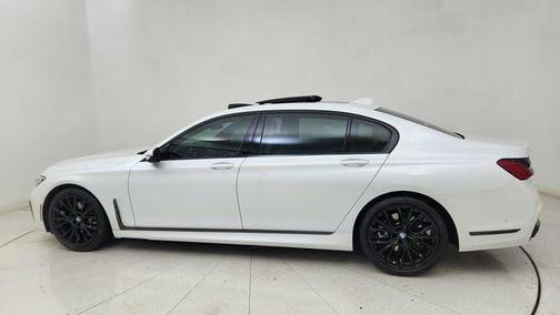 Mineral White Metallic 2022 BMW 740 i