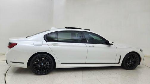Mineral White Metallic 2022 BMW 740 i