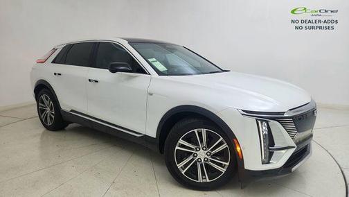 Crystal White Tricoat 2024 Cadillac LYRIQ Luxury