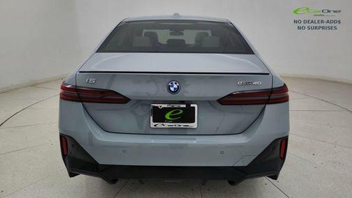 Brooklyn Grey Metallic 2024 BMW i5 eDrive40