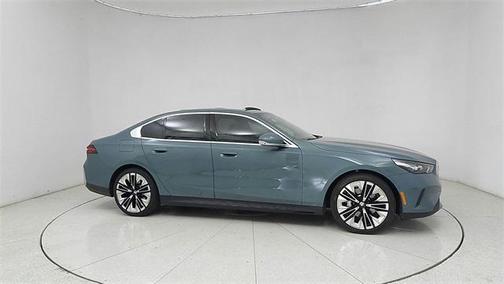 2025 BMW 530 i