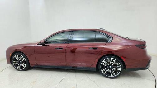 Aventurin Red Metallic 2023 BMW 740 i