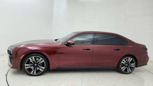 Aventurin Red Metallic 2023 BMW 740 i