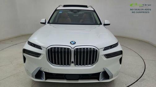 Mineral White Metallic 2024 BMW X7 xDrive40i