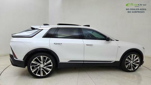 Crystal White Tricoat 2024 Cadillac LYRIQ Luxury