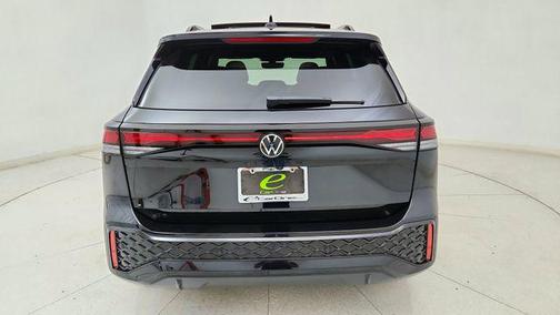 2025 Volkswagen Tiguan 2.0T SE R-Line Black