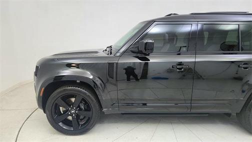 2025 Land Rover Defender V8