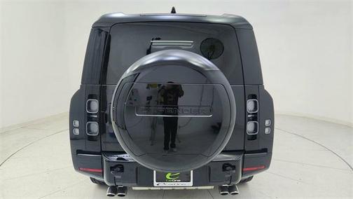 2025 Land Rover Defender V8