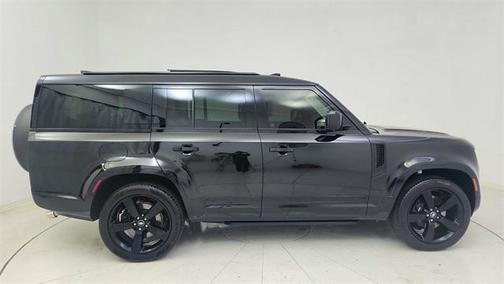 2025 Land Rover Defender V8