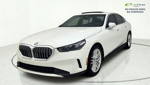 Alpine White 2024 BMW 530 530i