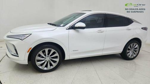 White Frost Tricoat 2024 Buick Envista Avenir FWD