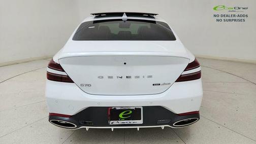 Uyuni White 2025 Genesis G70 3.3T AWD Sport Advanced