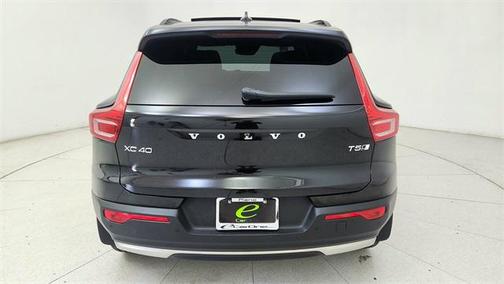 2021 Volvo XC40 T5 R-Design
