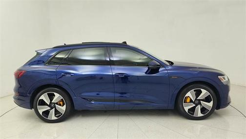2022 Audi e-tron Premium Plus