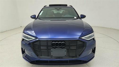 2022 Audi e-tron Premium Plus