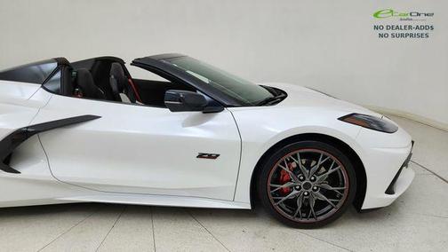 White Pearl Metallic Tricoat 2023 Chevrolet Corvette Stingray w/3LT
