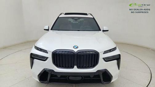 Mineral White Metallic 2023 BMW X7 xDrive40i