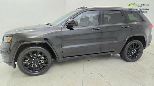 Diamond Black Crystal Pearlcoat 2021 Jeep Grand Cherokee Laredo