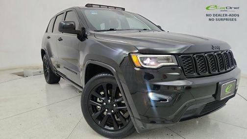 Diamond Black Crystal Pearlcoat 2021 Jeep Grand Cherokee Laredo