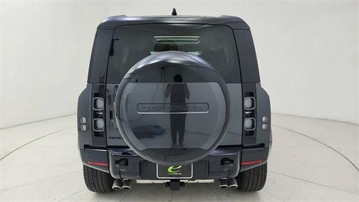 2025 Land Rover Defender 110 V8