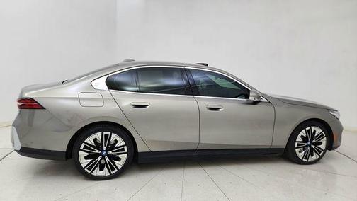 2025 BMW i5 xDrive40