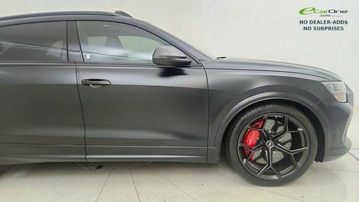 Mythos Black Metallic 2025 Audi RS Q8 4.0T