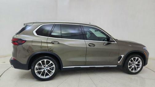 Manhattan Green Metallic 2026 BMW X5 xDrive40i