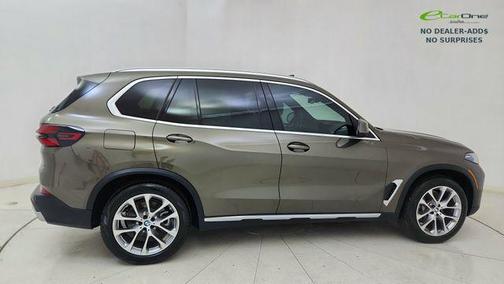 Manhattan Green Metallic 2026 BMW X5 xDrive40i