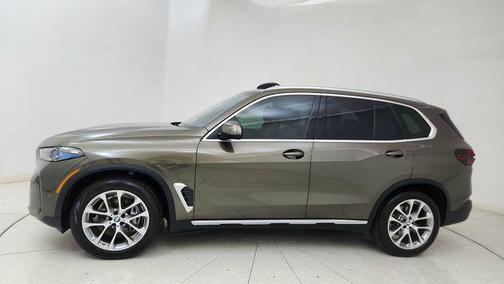 Manhattan Green Metallic 2026 BMW X5 xDrive40i
