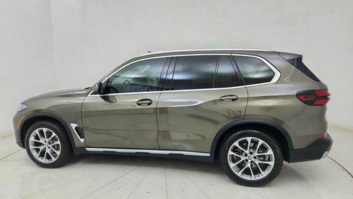 Manhattan Green Metallic 2026 BMW X5 xDrive40i