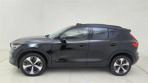 2024 Volvo XC40 B5 Plus Dark Theme