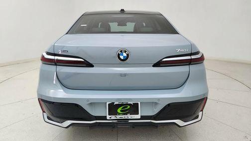 2025 BMW 740 xDrive