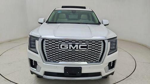 White Frost Tricoat 2022 GMC Yukon XL Denali
