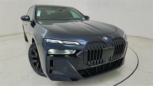 2023 BMW 740 i