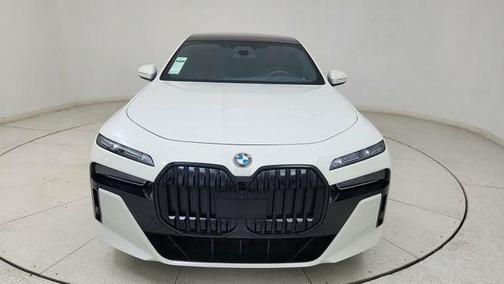 2023 BMW 740 i