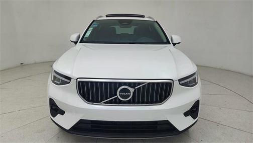 2025 Volvo XC40 B5 Plus Bright Theme