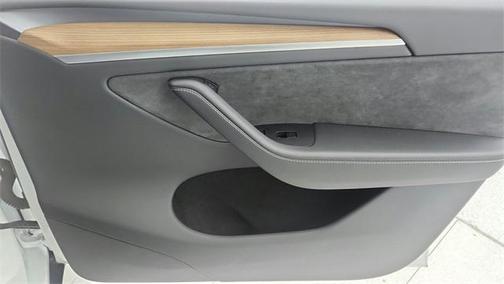 2025 Tesla Model Y Long Range Dual Motor Rear-Wheel Drive