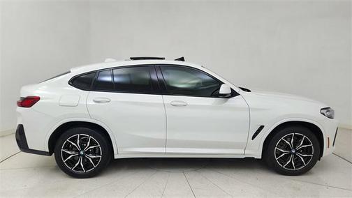 2025 BMW X4 xDrive30i