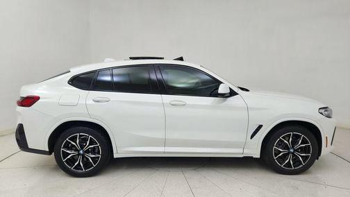 2025 BMW X4 xDrive30i