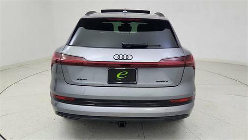 2022 Audi e-tron Premium Plus