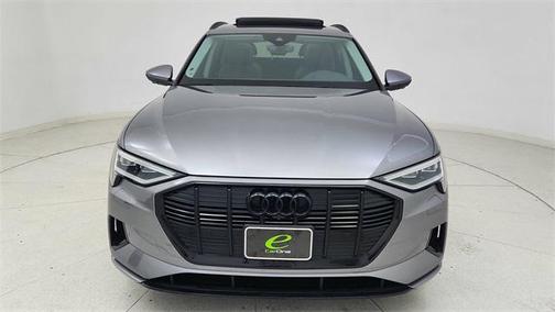 2022 Audi e-tron Premium Plus