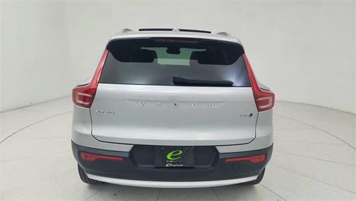 2023 Volvo XC40 B5 Plus Bright Theme
