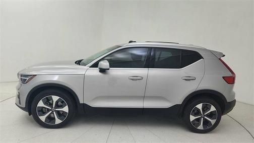 2023 Volvo XC40 B5 Plus Bright Theme