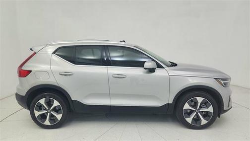 2023 Volvo XC40 B5 Plus Bright Theme
