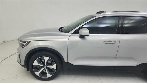 2023 Volvo XC40 B5 Plus Bright Theme
