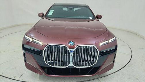 2025 BMW 740 740i