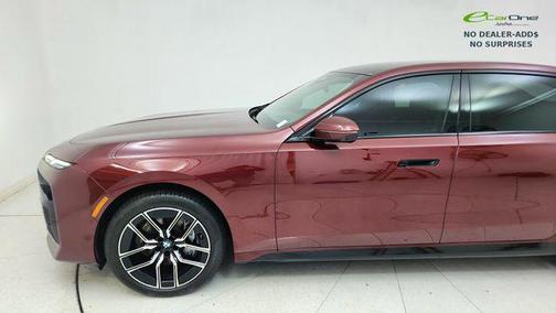 Aventurin Red Metallic 2025 BMW 740 740i