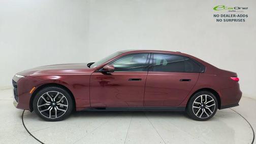 Aventurin Red Metallic 2025 BMW 740 740i