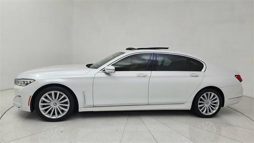 2022 BMW 740 i