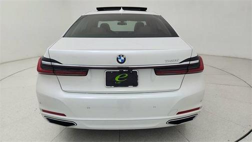 2022 BMW 740 i